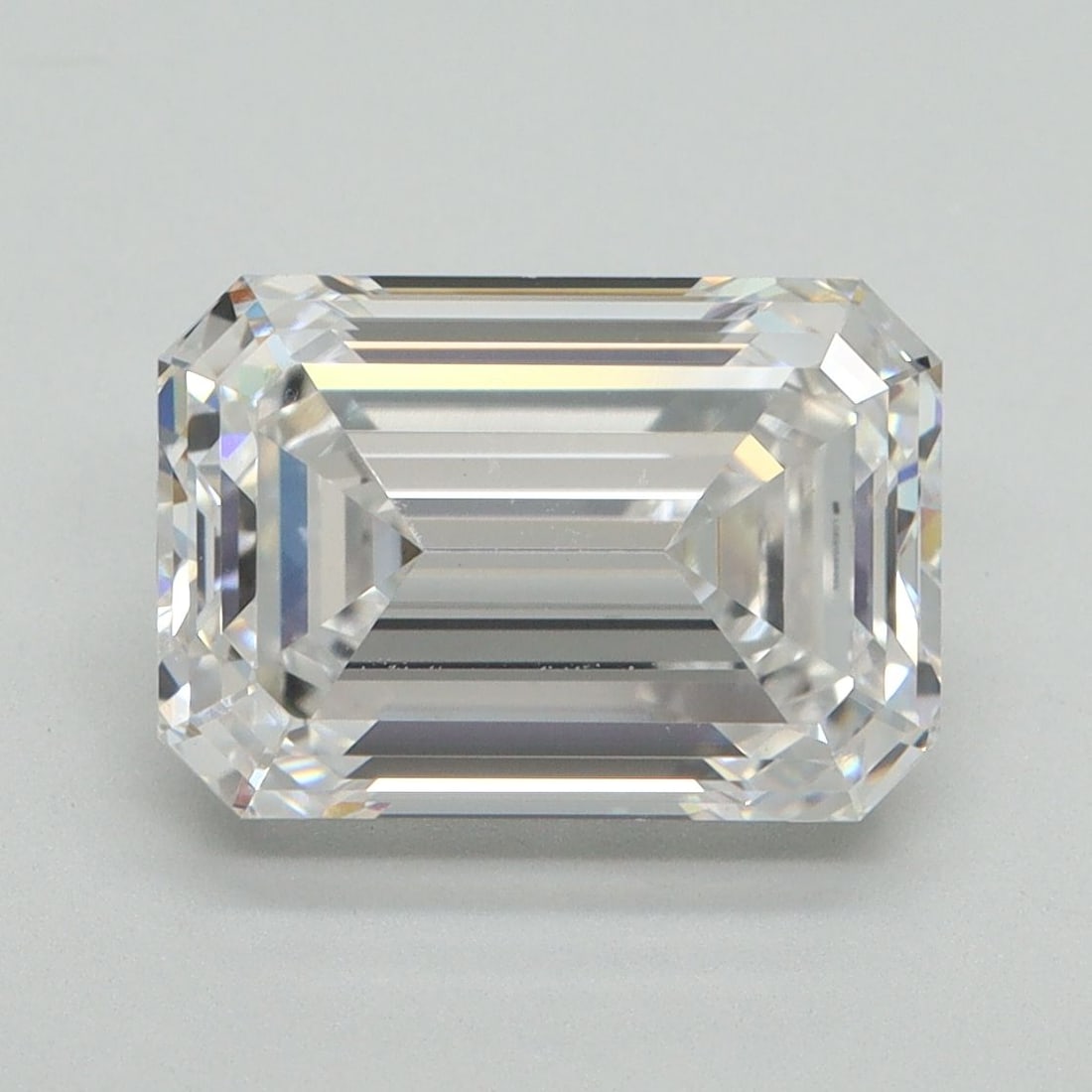 Loose Diamond - EMERALD 4.02ct D VVS2: Loose Diamond - EMERALD 4.02ct D VVS2 Source: This is a real non-mined Diamond that has been grown in a lab Shape: EMERALD Carats: 4.02 Color: D Clarity: VVS2 Certification: IGI Video: