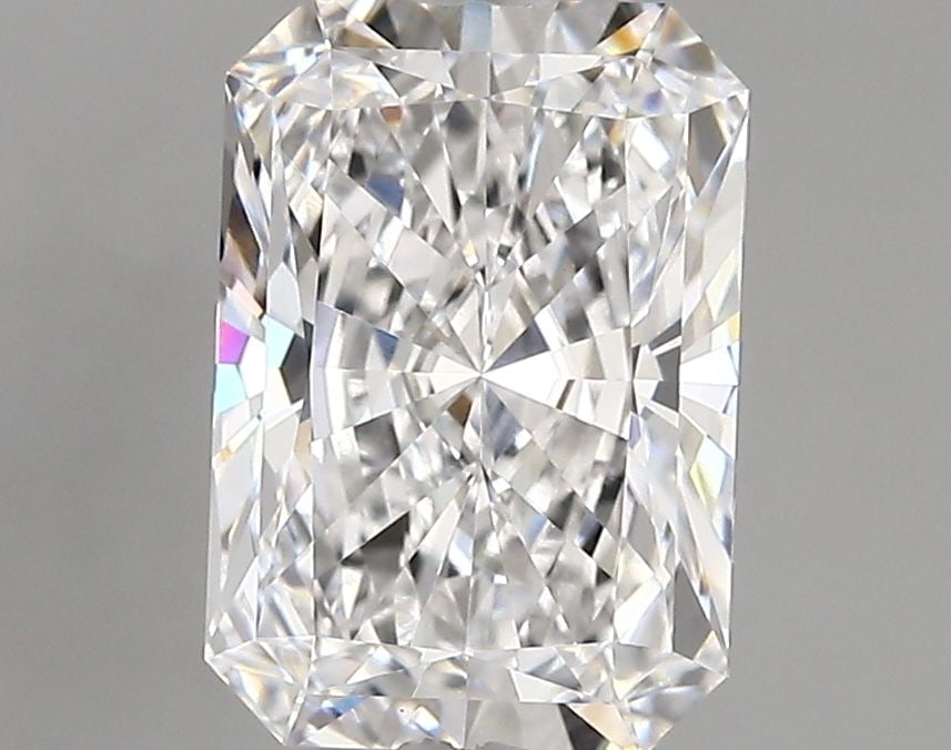 Loose Diamond - RADIANT 2.59ct D VVS2: Loose Diamond - RADIANT 2.59ct D VVS2 Source: This is a real non-mined Diamond that has been grown in a lab Shape: RADIANT Carats: 2.59 Color: D Clarity: VVS2 Certification: IGI Video: