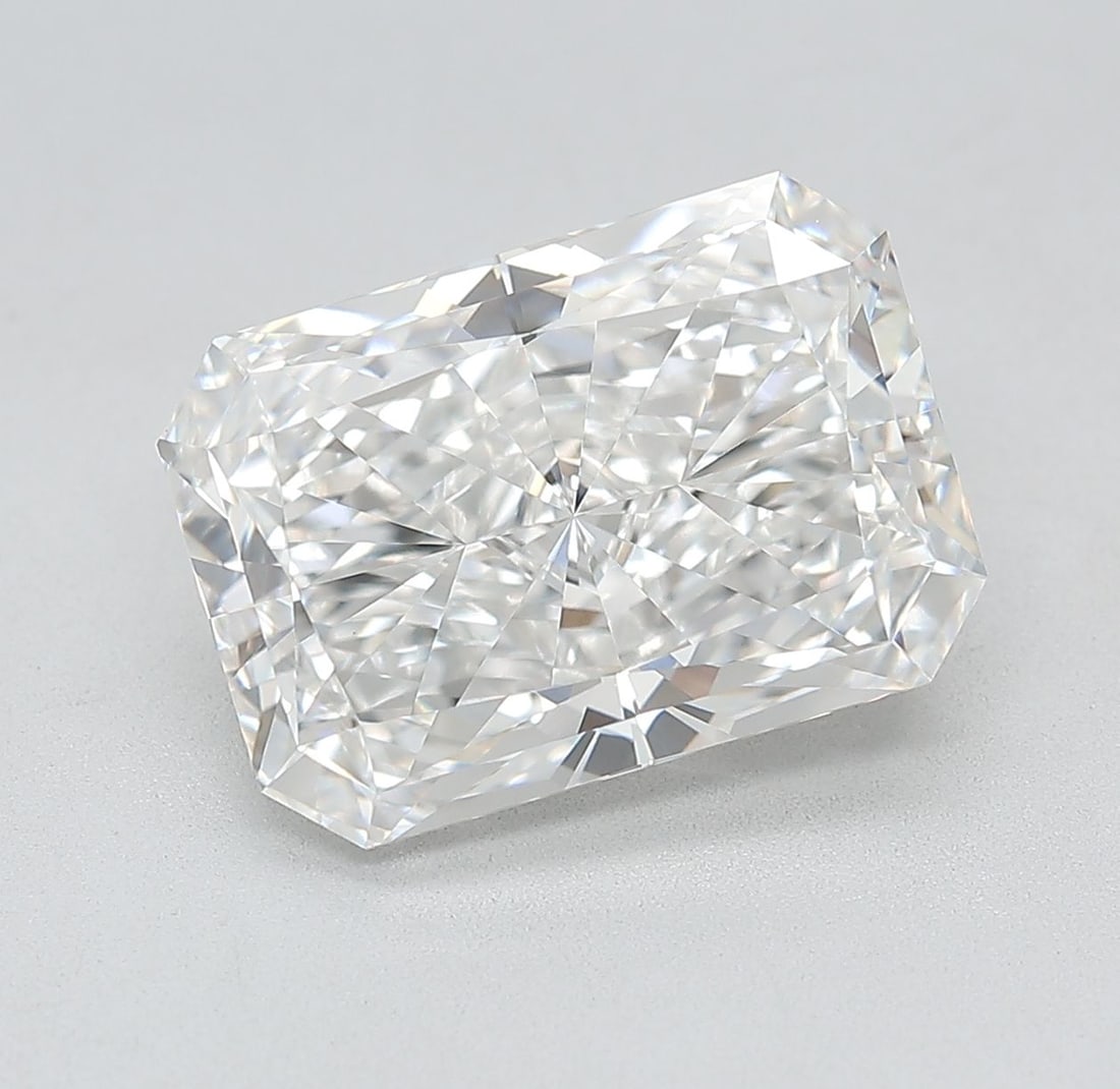 Loose Diamond - RADIANT 5.01ct E VVS2: Loose Diamond - RADIANT 5.01ct E VVS2 Source: This is a real non-mined Diamond that has been grown in a lab Shape: RADIANT Carats: 5.01 Color: E Clarity: VVS2 Certification: IGI Video: