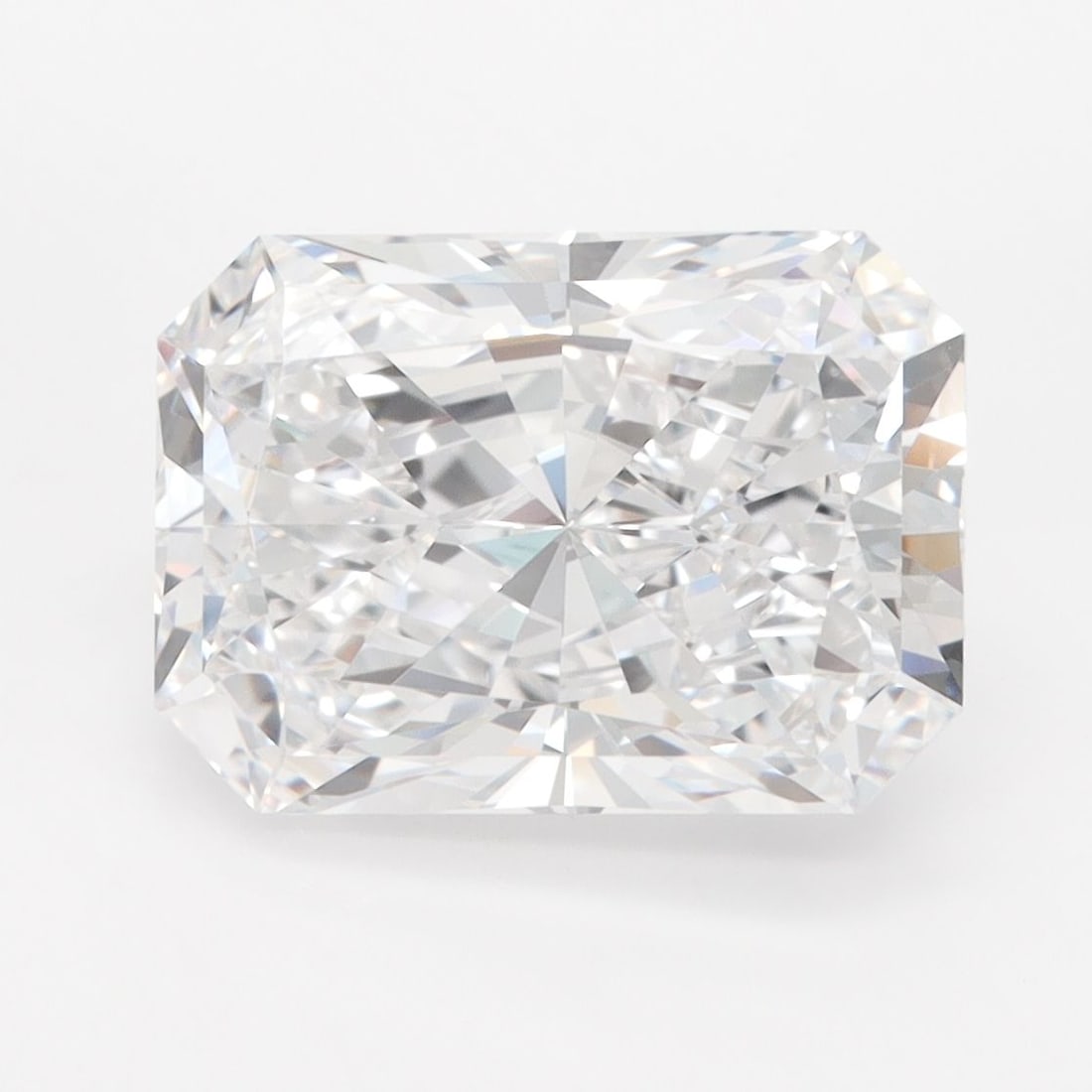 Loose Diamond - RADIANT 4.39ct D FL: Loose Diamond - RADIANT 4.39ct D FL Source: This is a real non-mined Diamond that has been grown in a lab Shape: RADIANT Carats: 4.39 Color: D Clarity: FL Certification: GIA The Diamond Depot Guarante