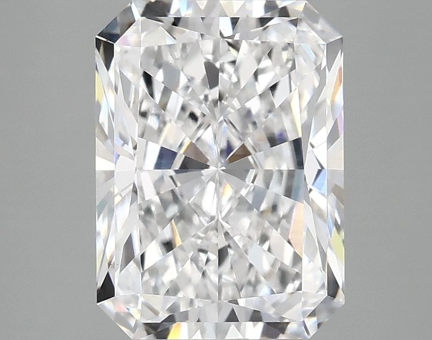 Loose Diamond - RADIANT 3.09ct D VS1: Loose Diamond - RADIANT 3.09ct D VS1 Source: This is a real non-mined Diamond that has been grown in a lab Shape: RADIANT Carats: 3.09 Color: D Clarity: VS1 Certification: IGI Video: