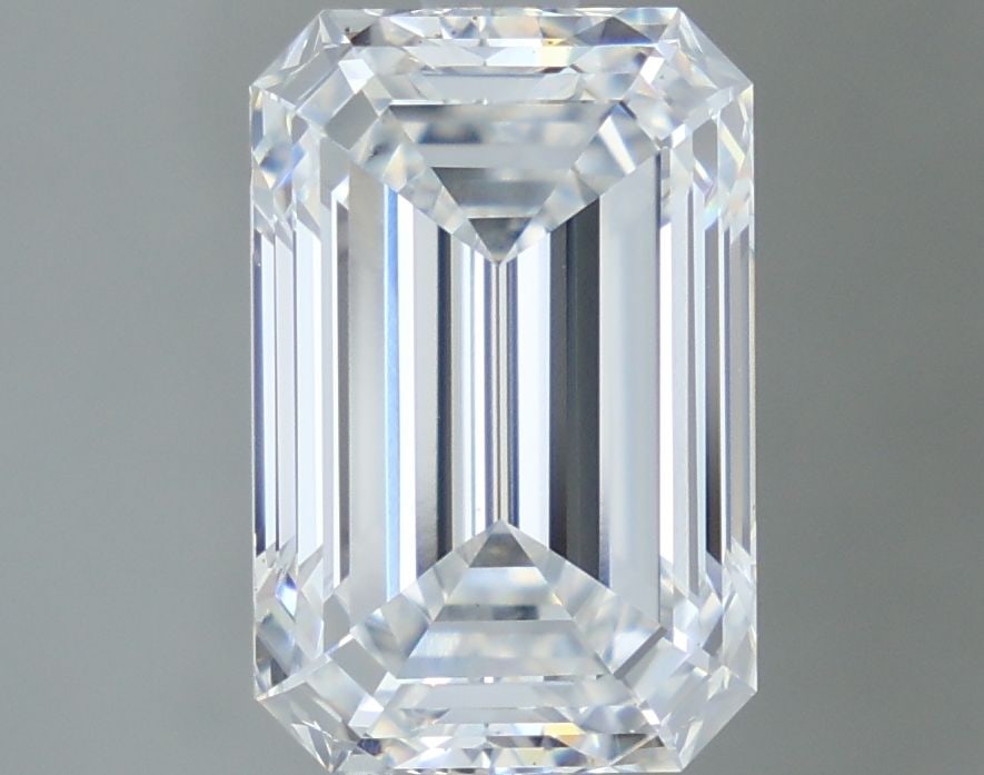 Loose Diamond - EMERALD 3.68ct D VVS2: Loose Diamond - EMERALD 3.68ct D VVS2 Source: This is a real non-mined Diamond that has been grown in a lab Shape: EMERALD Carats: 3.68 Color: D Clarity: VVS2 Certification: IGI Video: