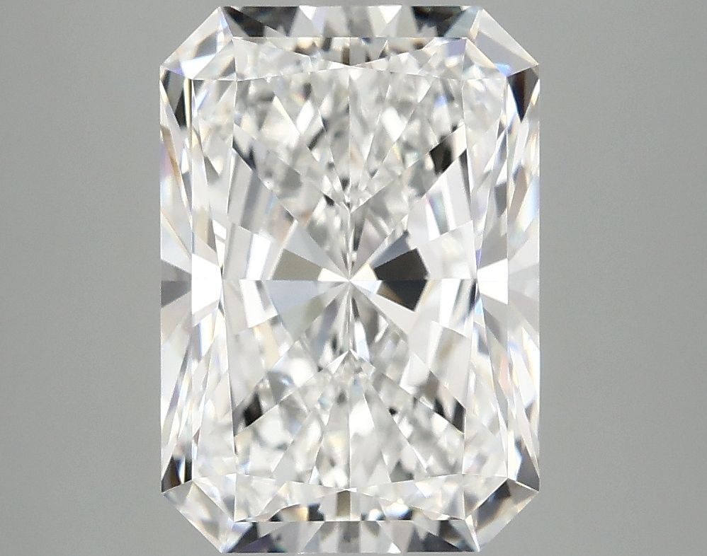 Loose Diamond - RADIANT 4.08ct E VVS2: Loose Diamond - RADIANT 4.08ct E VVS2 Source: This is a real non-mined Diamond that has been grown in a lab Shape: RADIANT Carats: 4.08 Color: E Clarity: VVS2 Certification: IGI The Diamond Depot Guar