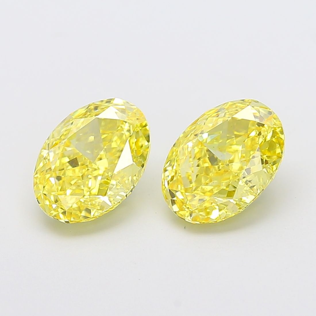 Loose Diamond - OVAL 3.06ct Fancy Vivid Yellow VS1: Loose Diamond - OVAL 3.06ct Fancy Vivid Yellow VS1 Source: This is a real non-mined Diamond that has been grown in a lab Shape: OVAL Carats: 3.06 Color: Fancy Vivid Yellow Certification: IGI Video:
