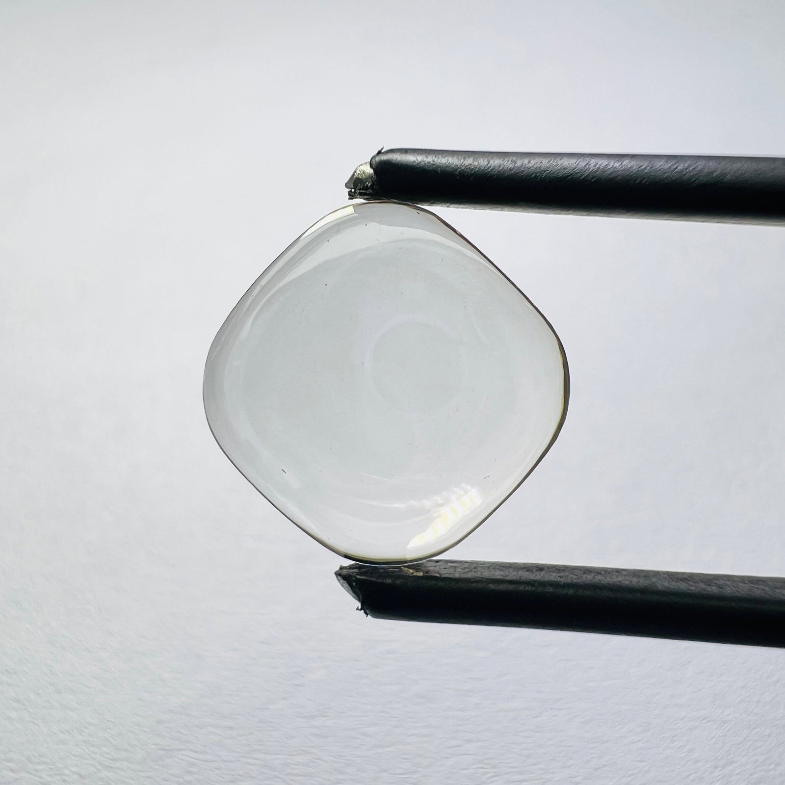 Loose Diamond - CUSHION BRILLIANT 2.49ct Pink VS1: Loose Diamond - CUSHION BRILLIANT 2.49ct Pink VS1 Source: This is a real non-mined Diamond that has been grown in a lab Shape: CUSHION BRILLIANT Carats: 2.49 Color: Pink Certification: NONE The Diamon