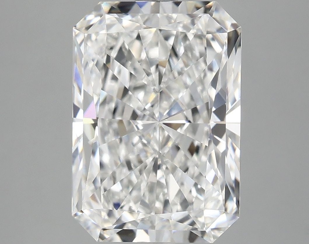Loose Diamond - RADIANT 4.1ct E VVS2: Loose Diamond - RADIANT 4.1ct E VVS2 Source: This is a real non-mined Diamond that has been grown in a lab Shape: RADIANT Carats: 4.1 Color: E Clarity: VVS2 Certification: IGI Video: Video Link The