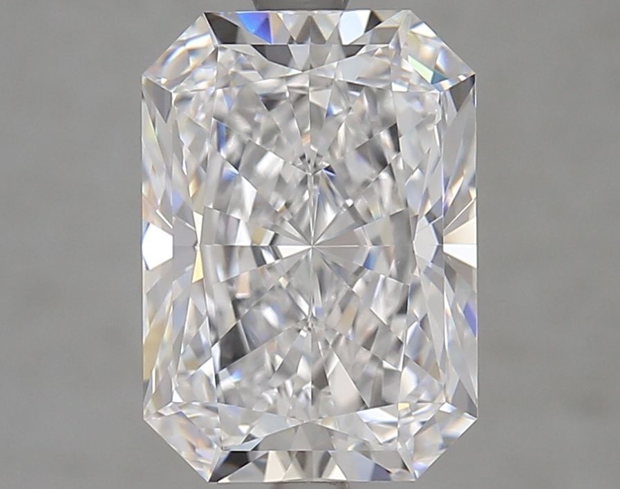 Loose Diamond - RADIANT 4.02ct D VVS2: Loose Diamond - RADIANT 4.02ct D VVS2 Source: This is a real non-mined Diamond that has been grown in a lab Shape: RADIANT Carats: 4.02 Color: D Clarity: VVS2 Certification: GIA Video:
