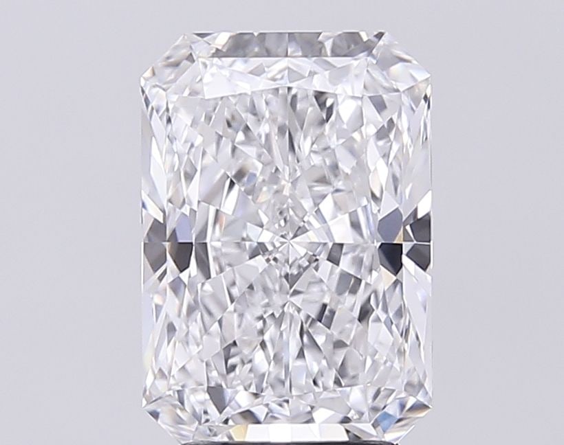 Loose Diamond - RADIANT 3.94ct E VVS2: Loose Diamond - RADIANT 3.94ct E VVS2 Source: This is a real non-mined Diamond that has been grown in a lab Shape: RADIANT Carats: 3.94 Color: E Clarity: VVS2 Certification: GIA Video: