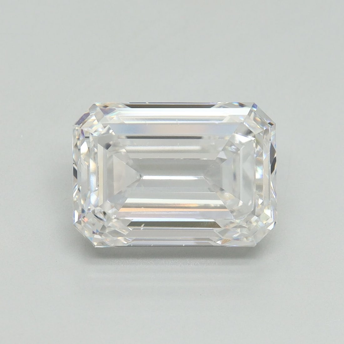Loose Diamond - EMERALD 5.01ct D VS2: Loose Diamond - EMERALD 5.01ct D VS2 Source: This is a real non-mined Diamond that has been grown in a lab Shape: EMERALD Carats: 5.01 Color: D Clarity: VS2 Certification: IGI Video: