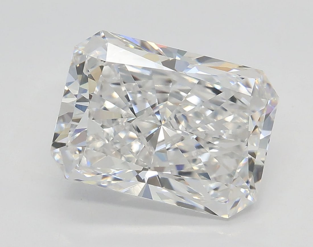 Loose Diamond - RADIANT 3.51ct D VVS2: Loose Diamond - RADIANT 3.51ct D VVS2 Source: This is a real non-mined Diamond that has been grown in a lab Shape: RADIANT Carats: 3.51 Color: D Clarity: VVS2 Certification: GIA Video: