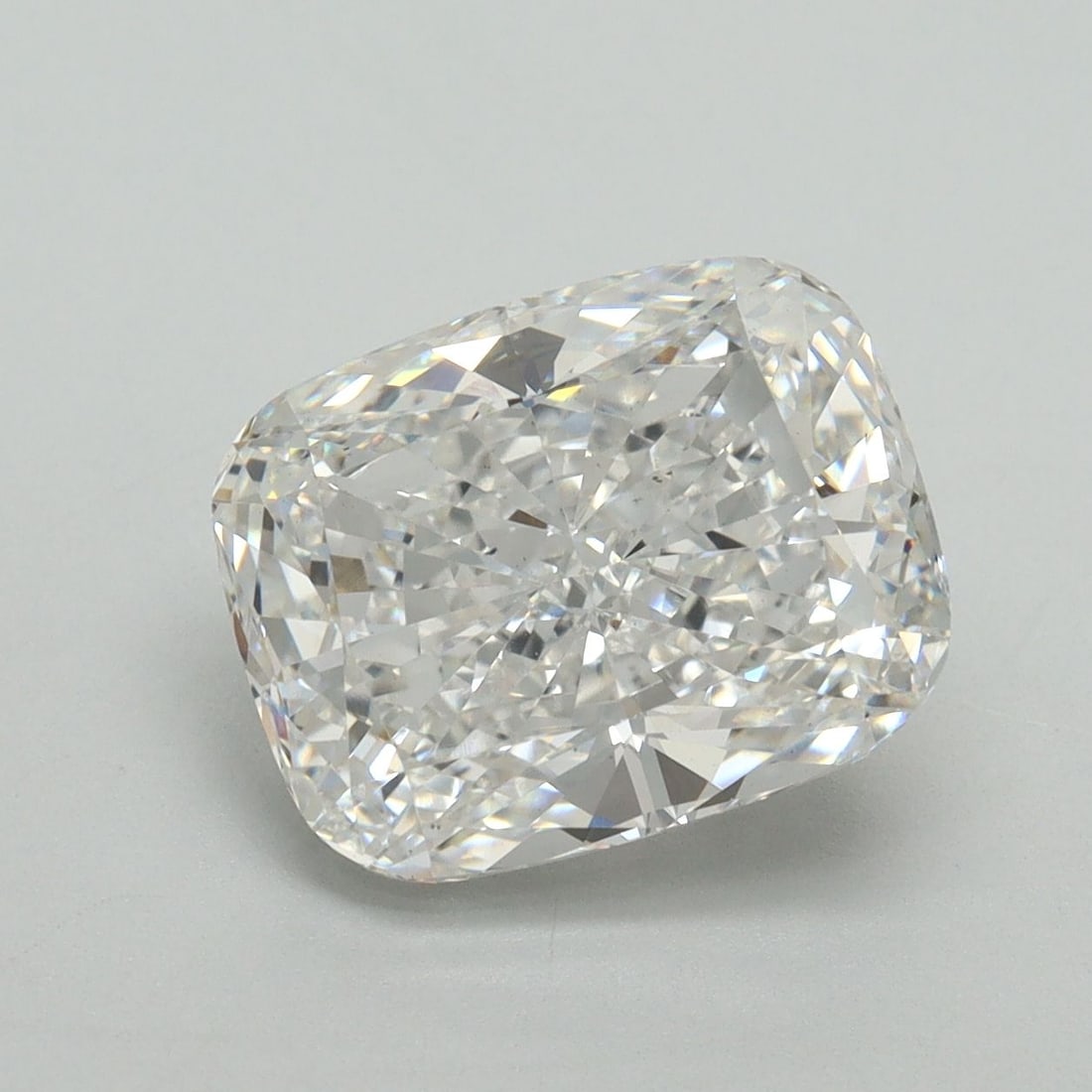 Loose Diamond - CUSHION BRILLIANT 4.14ct E VS2: Loose Diamond - CUSHION BRILLIANT 4.14ct E VS2 Source: This is a real non-mined Diamond that has been grown in a lab Shape: CUSHION BRILLIANT Carats: 4.14 Color: E Clarity: VS2 Certification: GSI Vide