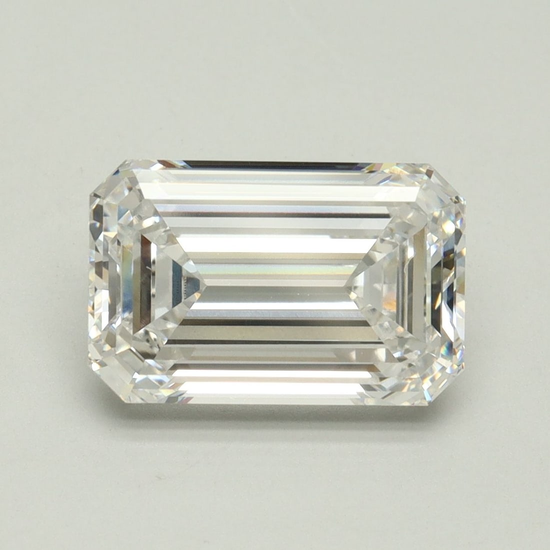 Loose Diamond - EMERALD 4.29ct D VVS2: Loose Diamond - EMERALD 4.29ct D VVS2 Source: This is a real non-mined Diamond that has been grown in a lab Shape: EMERALD Carats: 4.29 Color: D Clarity: VVS2 Certification: IGI Video: Video Link The