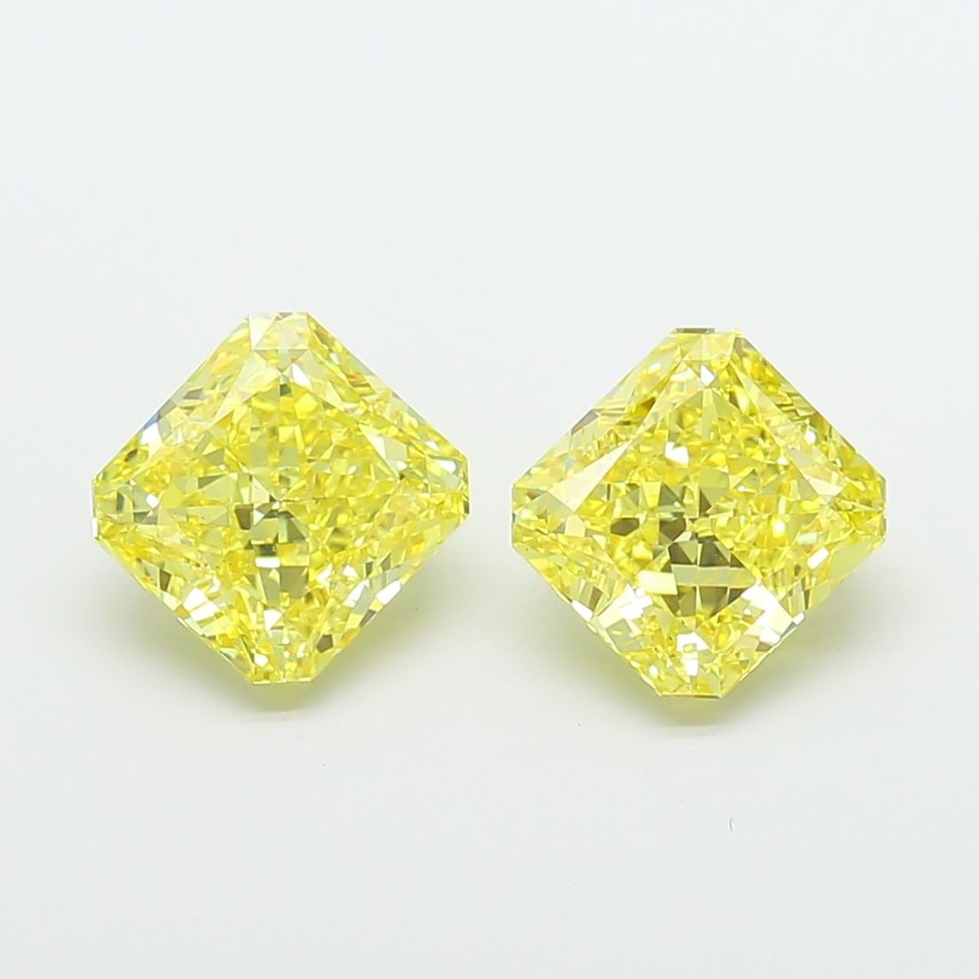 Loose Diamond - SQUARE RADIANT 3.27ct Fancy Vivid Yellow VS1: Loose Diamond - SQUARE RADIANT 3.27ct Fancy Vivid Yellow VS1 Source: This is a real non-mined Diamond that has been grown in a lab Shape: SQUARE RADIANT Carats: 3.27 Color: Fancy Vivid Yellow Certific