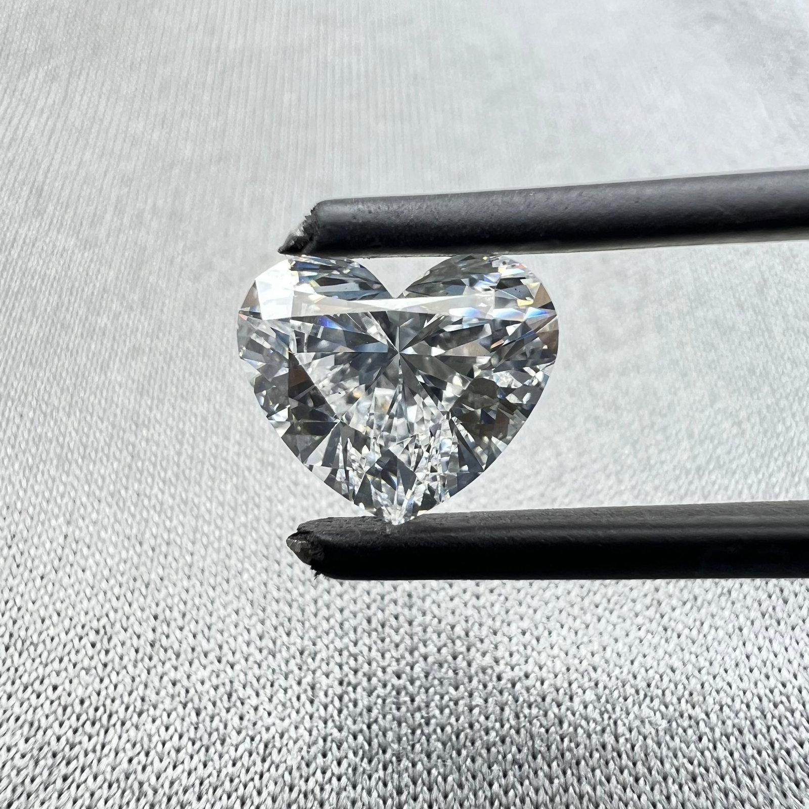 Loose Diamond - HEART 1.92ct E VS1: Loose Diamond - HEART 1.92ct E VS1 Source: This is a real non-mined Diamond that has been grown in a lab Shape: HEART Carats: 1.92 Color: E Clarity: VS1 Certification: NONE The Diamond Depot Guarantee