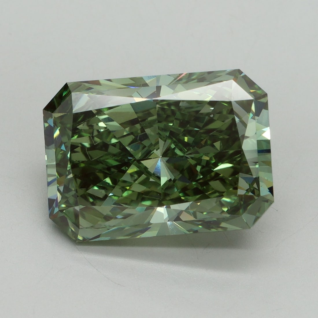 Loose Diamond - RADIANT 10.06ct Fancy Vivid Green VS1: Loose Diamond - RADIANT 10.06ct Fancy Vivid Green VS1 Source: This is a real non-mined Diamond that has been grown in a lab Shape: RADIANT Carats: 10.06 Color: Fancy Vivid Green Certification: IGI Vid
