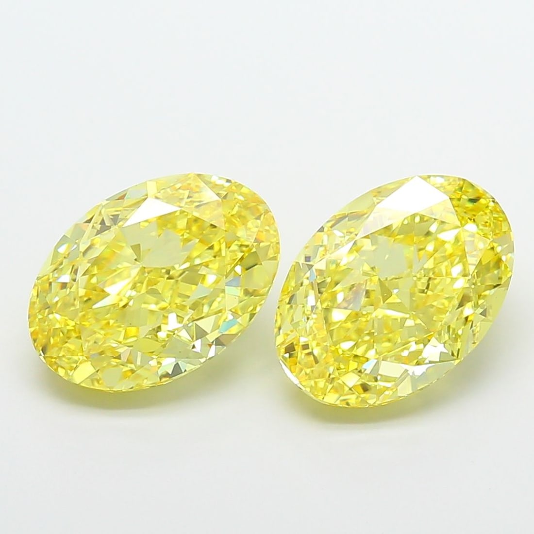 Loose Diamond - OVAL 6.0ct Fancy Vivid Yellow VS1: Loose Diamond - OVAL 6.0ct Fancy Vivid Yellow VS1 Source: This is a real non-mined Diamond that has been grown in a lab Shape: OVAL Carats: 6.0 Color: Fancy Vivid Yellow Certification: IGI Video: