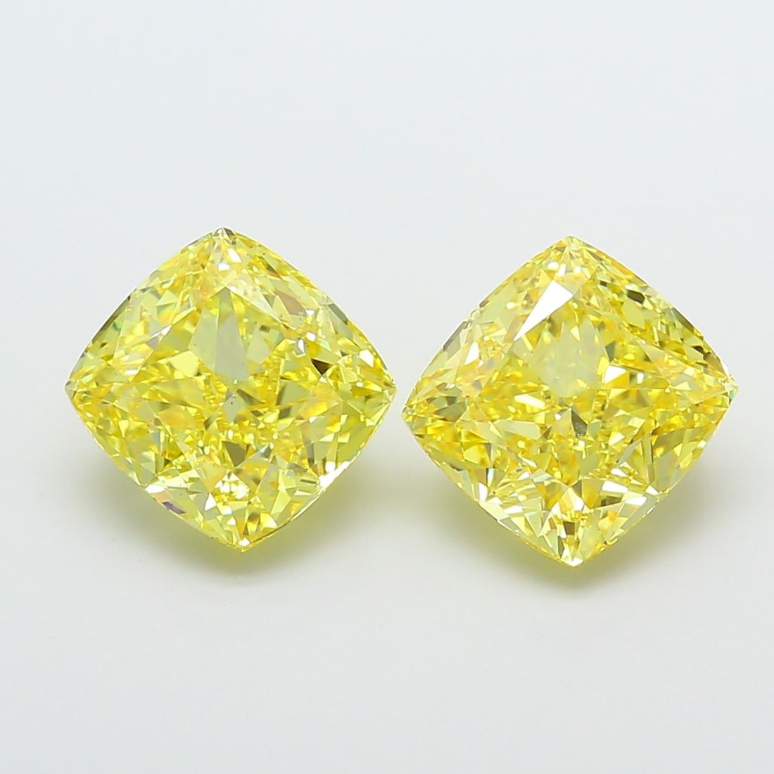 Loose Diamond - CUSHION MODIFIED 4.5ct Fancy Vivid Yellow VS2: Loose Diamond - CUSHION MODIFIED 4.5ct Fancy Vivid Yellow VS2 Source: This is a real non-mined Diamond that has been grown in a lab Shape: CUSHION MODIFIED Carats: 4.5 Color: Fancy Vivid Yellow Certif