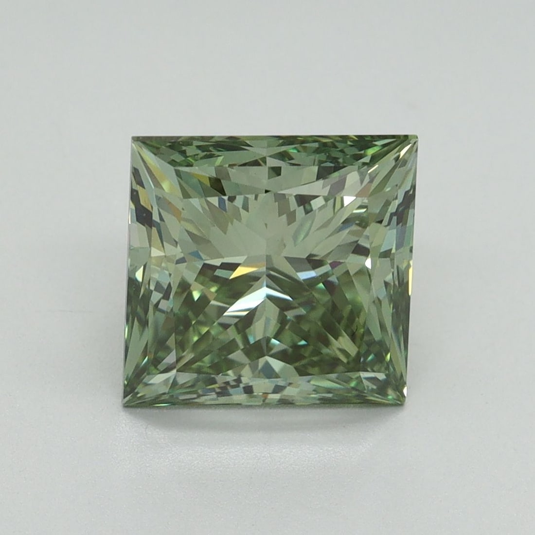 Loose Diamond - PRINCESS 3.22ct Fancy Vivid Green VS1: Loose Diamond - PRINCESS 3.22ct Fancy Vivid Green VS1 Source: This is a real non-mined Diamond that has been grown in a lab Shape: PRINCESS Carats: 3.22 Color: Fancy Vivid Green Certification: IGI Vid