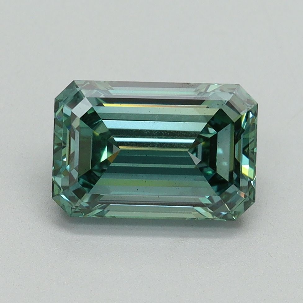 Loose Diamond - EMERALD 2.02ct Fancy Vivid Green VS2: Loose Diamond - EMERALD 2.02ct Fancy Vivid Green VS2 Source: This is a real non-mined Diamond that has been grown in a lab Shape: EMERALD Carats: 2.02 Color: Fancy Vivid Green Certification: IGI Video