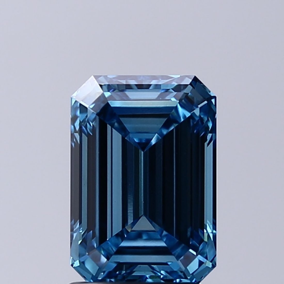 Loose Diamond - EMERALD 2.02ct Fancy Vivid Blue VS1: Loose Diamond - EMERALD 2.02ct Fancy Vivid Blue VS1 Source: This is a real non-mined Diamond that has been grown in a lab Shape: EMERALD Carats: 2.02 Color: Fancy Vivid Blue Certification: IGI Video: