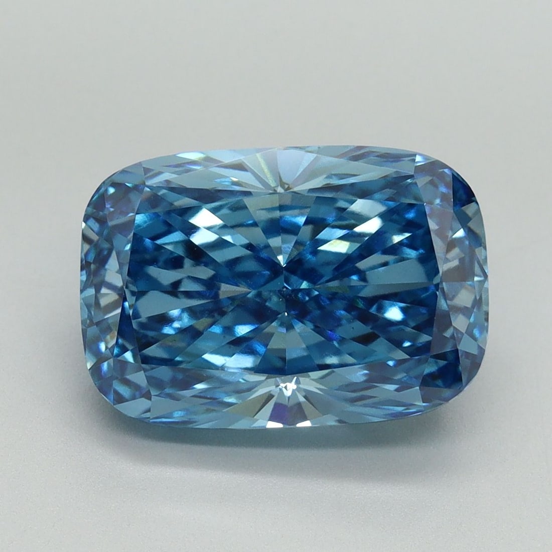 Loose Diamond - CUSHION BRILLIANT 5.51ct Fancy Vivid Blue VS1: Loose Diamond - CUSHION BRILLIANT 5.51ct Fancy Vivid Blue VS1 Source: This is a real non-mined Diamond that has been grown in a lab Shape: CUSHION BRILLIANT Carats: 5.51 Color: Fancy Vivid Blue Certif