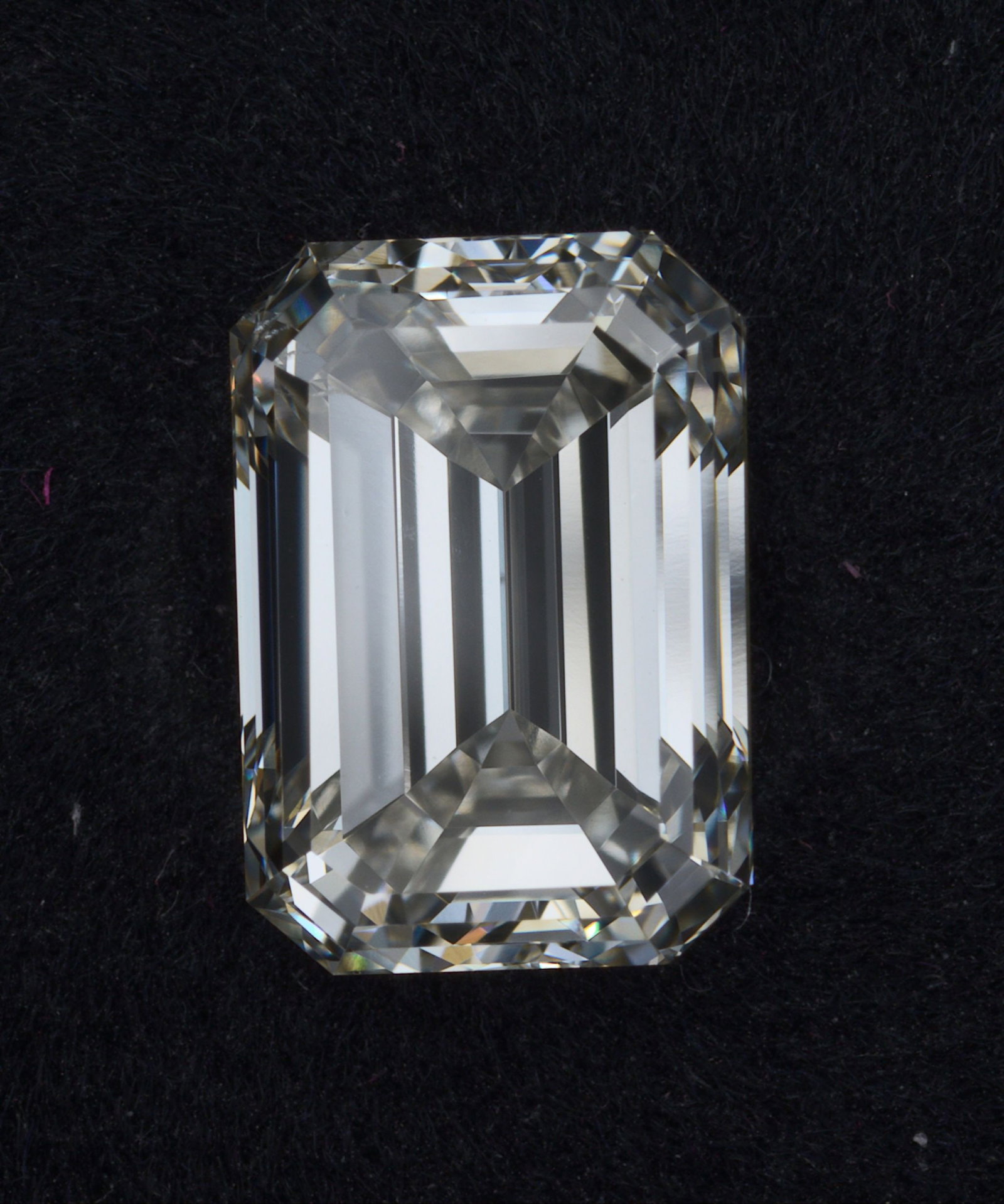 Loose Diamond - EMERALD 1.5ct Fancy Intense Pink VS2: Loose Diamond - EMERALD 1.5ct Fancy Intense Pink VS2 Source: This is a real non-mined Diamond that has been grown in a lab Shape: EMERALD Carats: 1.5 Color: Fancy Intense Pink Certification: IGI The D