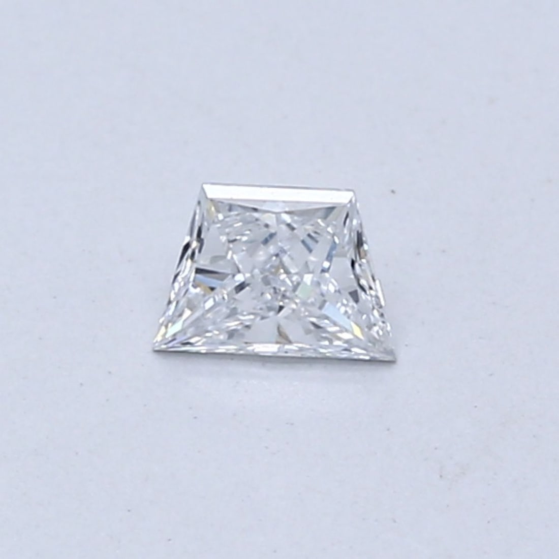 Loose Diamond - TRAPEZOID 0.22ct Light Blue VVS2: Loose Diamond - TRAPEZOID 0.22ct Light Blue VVS2 Source: This is a real non-mined Diamond that has been grown in a lab Shape: TRAPEZOID Carats: 0.22 Color: Light Blue Certification: NONE The Diamond D
