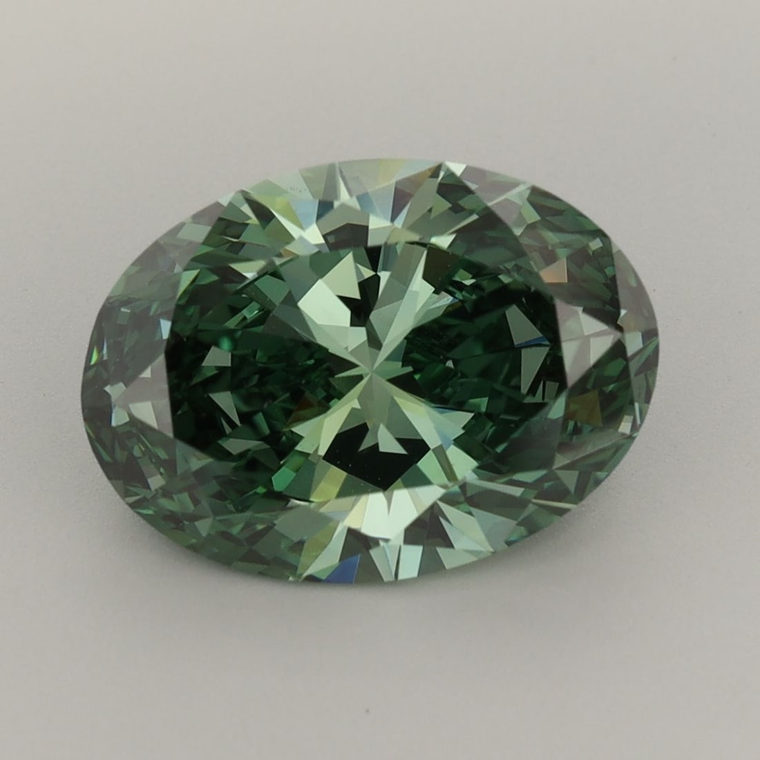 Loose Diamond - OVAL 4.09ct Fancy Vivid Green VS1: Loose Diamond - OVAL 4.09ct Fancy Vivid Green VS1 Source: This is a real non-mined Diamond that has been grown in a lab Shape: OVAL Carats: 4.09 Color: Fancy Vivid Green Certification: IGI Video: