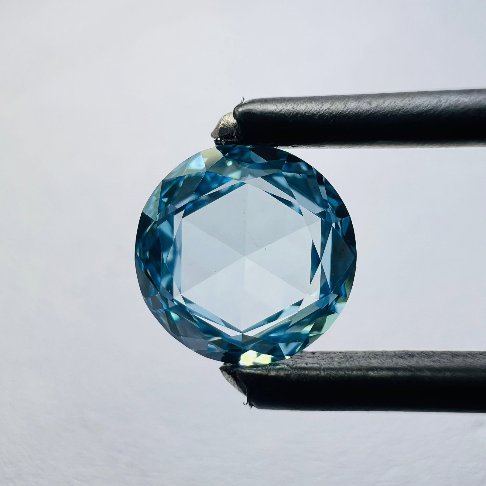 Loose Diamond - ROSE 1.07ct Blue VS2: Loose Diamond - ROSE 1.07ct Blue VS2 Source: This is a real non-mined Diamond that has been grown in a lab Shape: ROSE Carats: 1.07 Color: Blue Certification: NONE Video:
