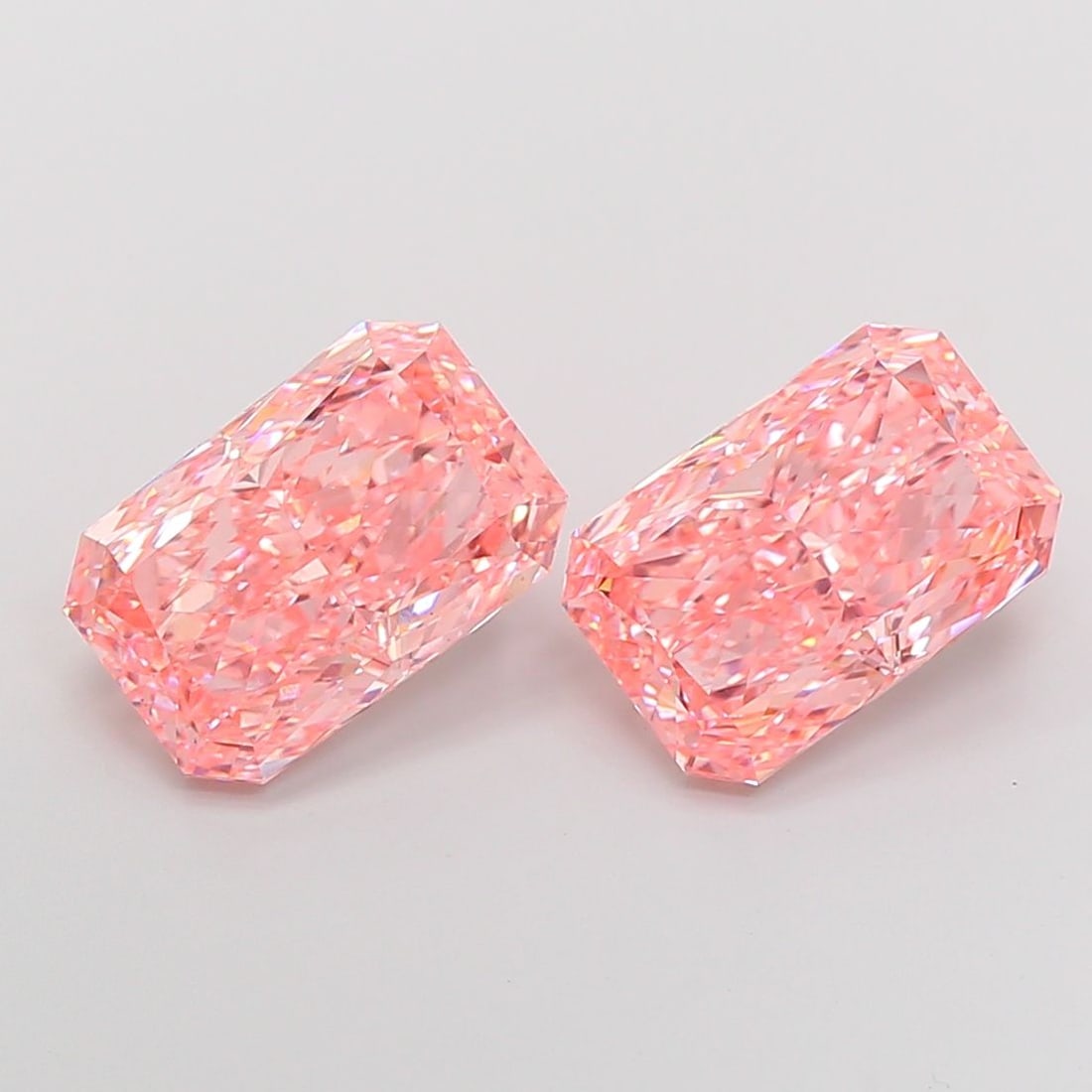 Loose Diamond - RADIANT 5.08ct Fancy Vivid Pink VVS2: Loose Diamond - RADIANT 5.08ct Fancy Vivid Pink VVS2 Source: This is a real non-mined Diamond that has been grown in a lab Shape: RADIANT Carats: 5.08 Color: Fancy Vivid Pink Certification: IGI Video:
