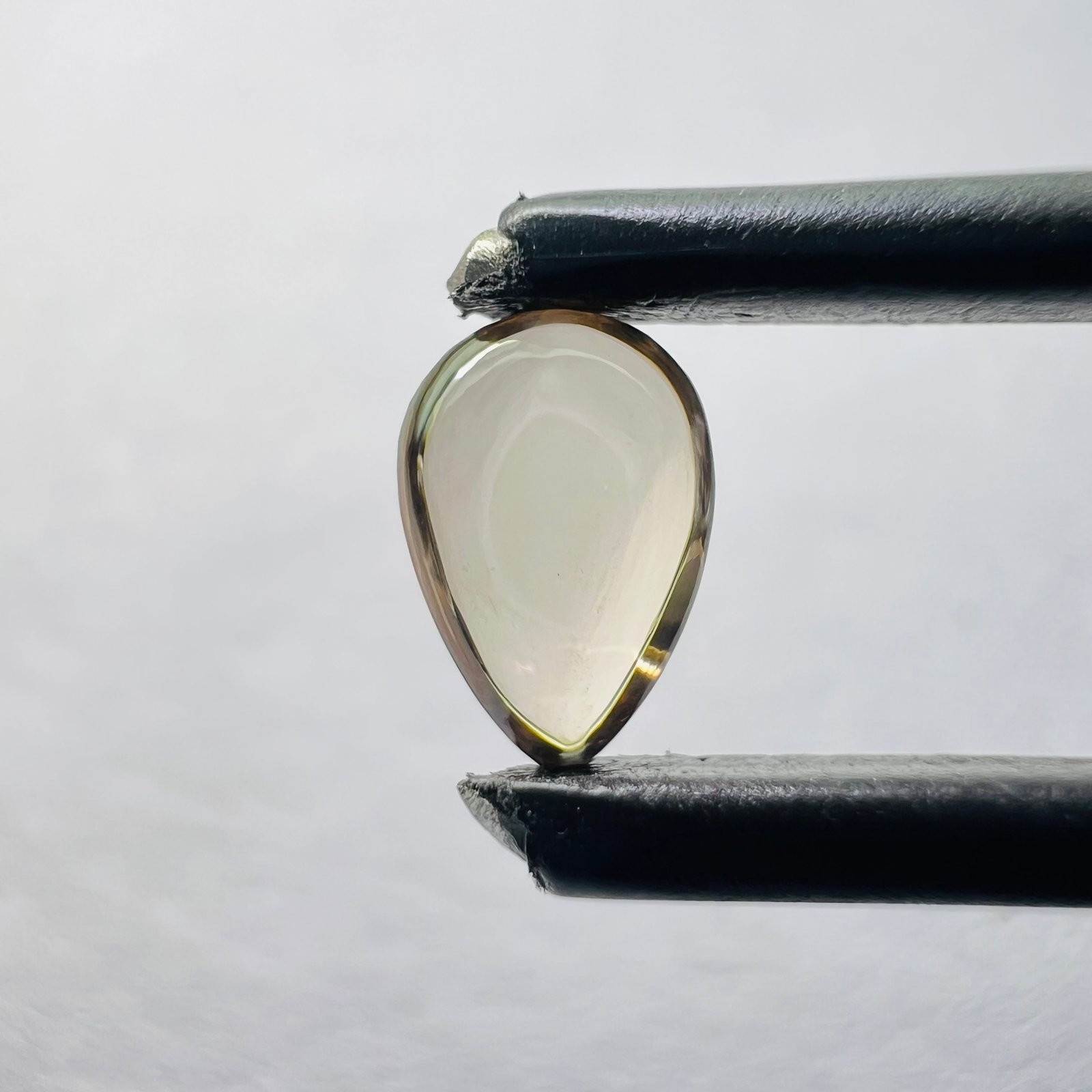 Loose Diamond - PEAR 0.43ct Brown VS1: Loose Diamond - PEAR 0.43ct Brown VS1 Source: This is a real non-mined Diamond that has been grown in a lab Shape: PEAR Carats: 0.43 Color: Brown Certification: NONE Video: