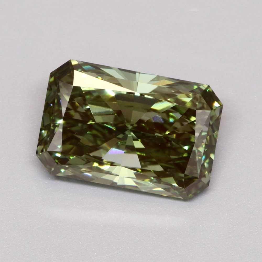 Loose Diamond - RADIANT 3.01ct Fancy Vivid Green VVS2: Loose Diamond - RADIANT 3.01ct Fancy Vivid Green VVS2 Source: This is a real non-mined Diamond that has been grown in a lab Shape: RADIANT Carats: 3.01 Color: Fancy Vivid Green Certification: IGI