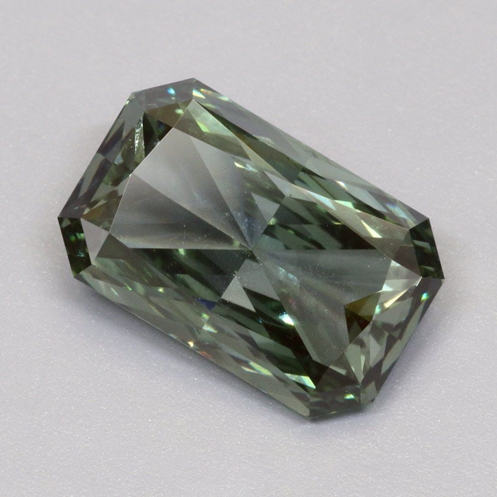 Loose Diamond - RADIANT 3.01ct Fancy Vivid Green VVS2: Loose Diamond - RADIANT 3.01ct Fancy Vivid Green VVS2 Source: This is a real non-mined Diamond that has been grown in a lab Shape: RADIANT Carats: 3.01 Color: Fancy Vivid Green Certification: IGI Vide