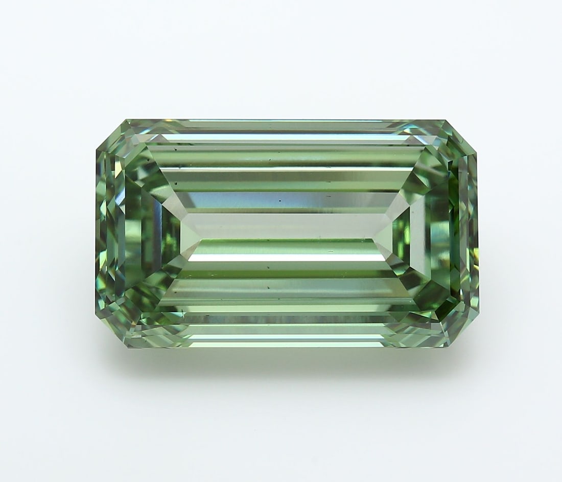 Loose Diamond - EMERALD 24.37ct Fancy Vivid Green VS2: Loose Diamond - EMERALD 24.37ct Fancy Vivid Green VS2 Source: This is a real non-mined Diamond that has been grown in a lab Shape: EMERALD Carats: 24.37 Color: Fancy Vivid Green Certification: IGI Vid