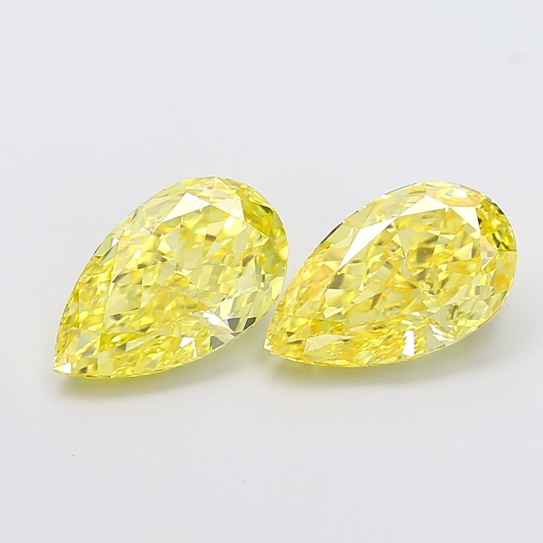 Loose Diamond - PEAR 3.71ct Fancy Vivid Yellow VVS2: Loose Diamond - PEAR 3.71ct Fancy Vivid Yellow VVS2 Source: This is a real non-mined Diamond that has been grown in a lab Shape: PEAR Carats: 3.71 Color: Fancy Vivid Yellow Certification: IGI Video: