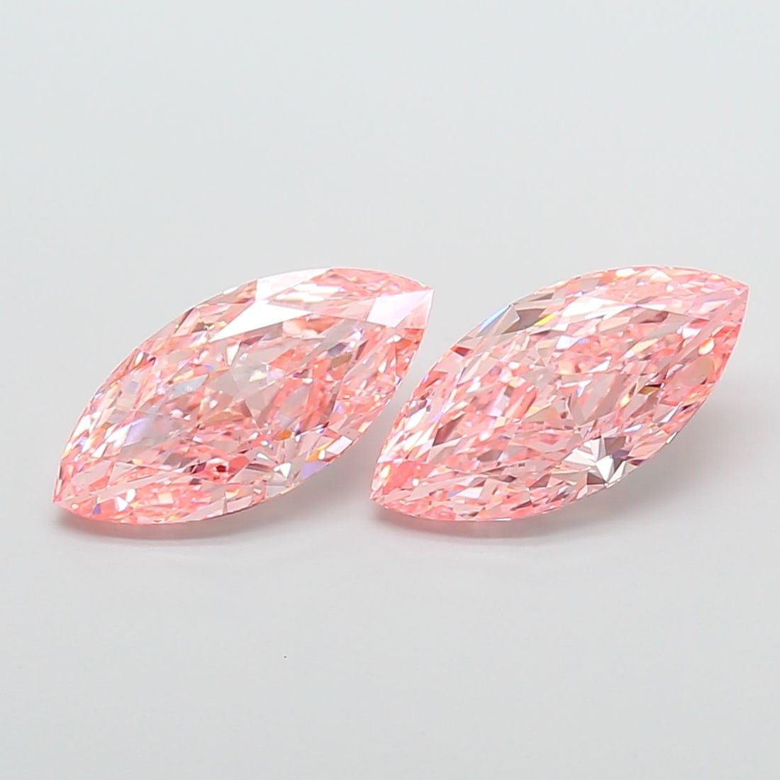 Loose Diamond - MARQUISE 4.02ct Fancy Vivid Pink VS1: Loose Diamond - MARQUISE 4.02ct Fancy Vivid Pink VS1 Source: This is a real non-mined Diamond that has been grown in a lab Shape: MARQUISE Carats: 4.02 Color: Fancy Vivid Pink Certification: IGI Video
