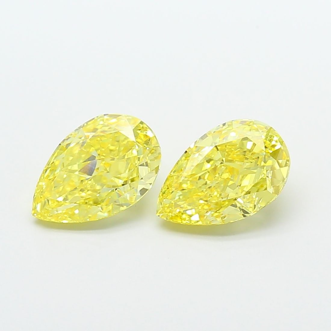Loose Diamond - PEAR 2.53ct Fancy Vivid Yellow VS2: Loose Diamond - PEAR 2.53ct Fancy Vivid Yellow VS2 Source: This is a real non-mined Diamond that has been grown in a lab Shape: PEAR Carats: 2.53 Color: Fancy Vivid Yellow Certification: IGI Video:
