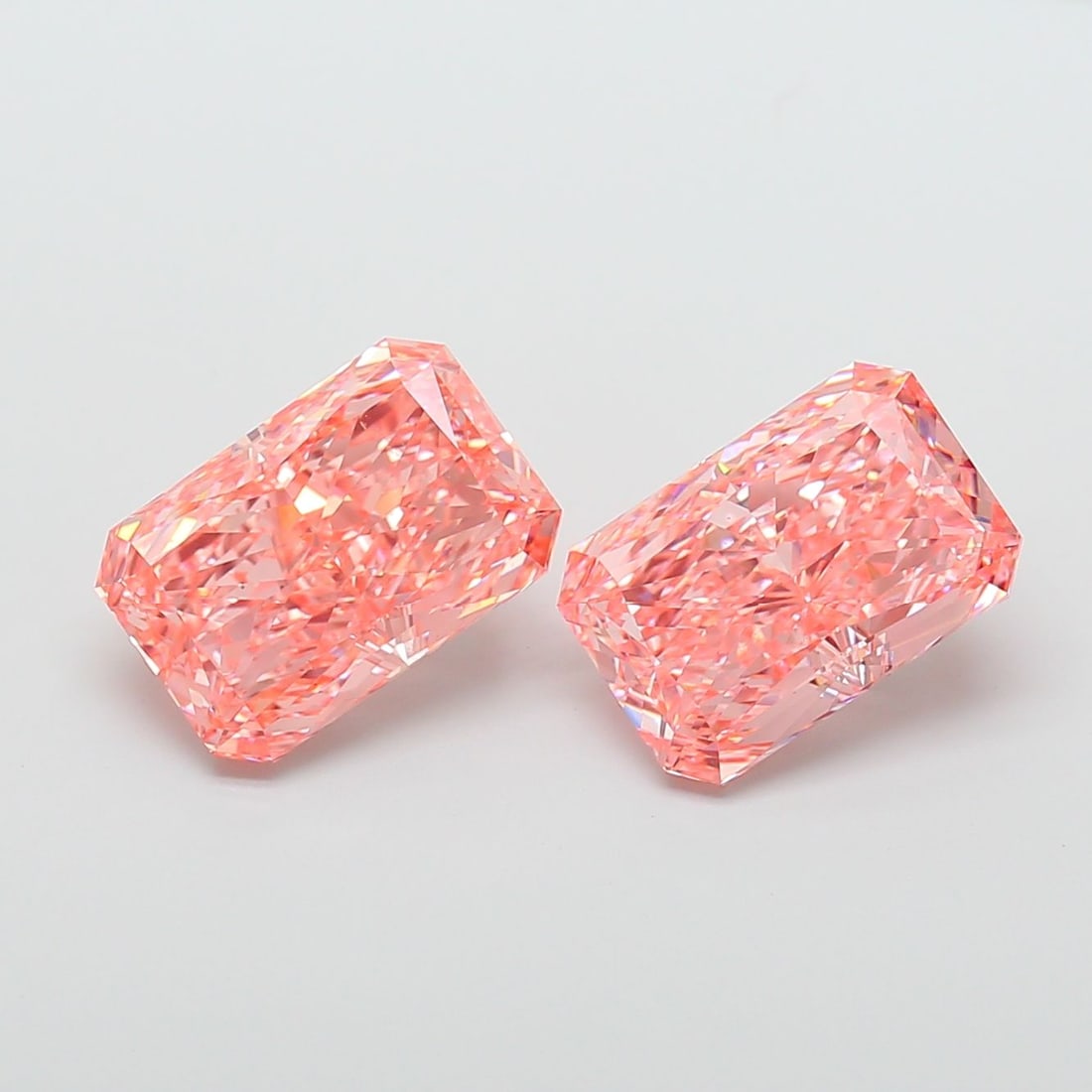 Loose Diamond - RADIANT 5.03ct Fancy Vivid Pink VS1: Loose Diamond - RADIANT 5.03ct Fancy Vivid Pink VS1 Source: This is a real non-mined Diamond that has been grown in a lab Shape: RADIANT Carats: 5.03 Color: Fancy Vivid Pink Certification: IGI Video: