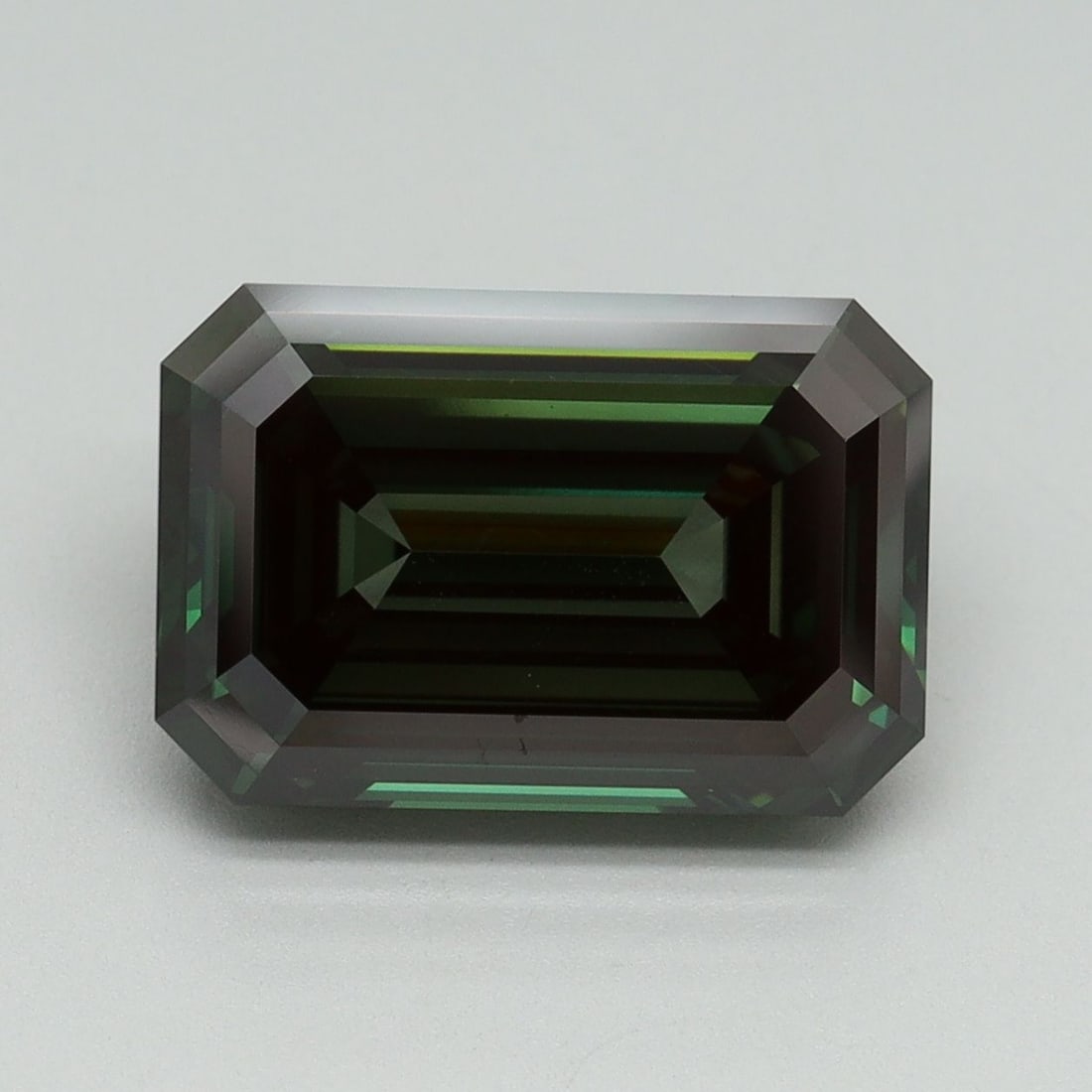 Loose Diamond - EMERALD 5.1ct Fancy Deep Green VVS2: Loose Diamond - EMERALD 5.1ct Fancy Deep Green VVS2 Source: This is a real non-mined Diamond that has been grown in a lab Shape: EMERALD Carats: 5.1 Color: Fancy Deep Green Certification: IGI Video: