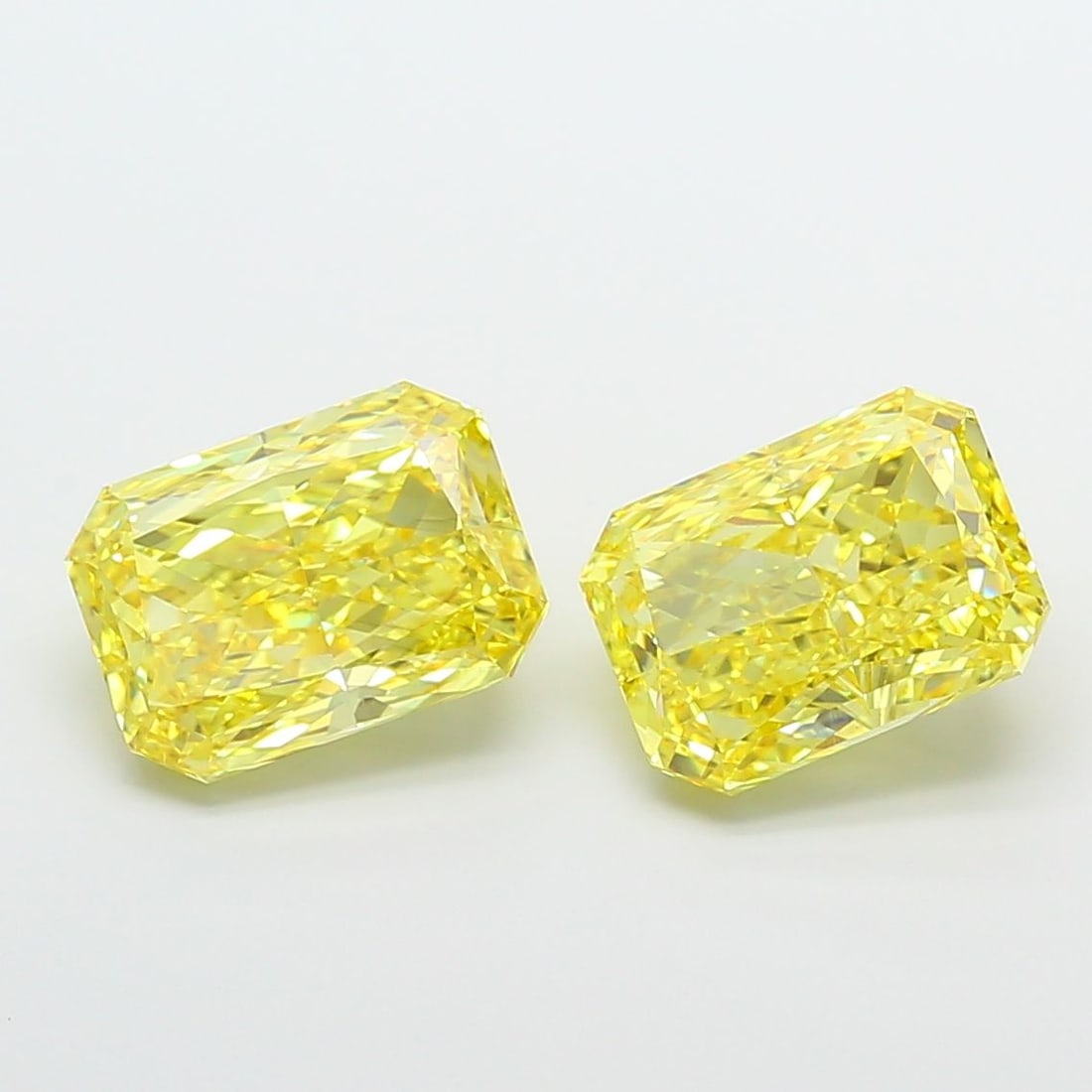 Loose Diamond - RADIANT 5.02ct Fancy Vivid Yellow VS2: Loose Diamond - RADIANT 5.02ct Fancy Vivid Yellow VS2 Source: This is a real non-mined Diamond that has been grown in a lab Shape: RADIANT Carats: 5.02 Color: Fancy Vivid Yellow Certification: IGI Vid