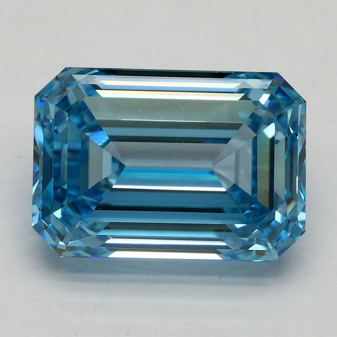 Loose Diamond - EMERALD 5.23ct Fancy Vivid Blue VS1: Loose Diamond - EMERALD 5.23ct Fancy Vivid Blue VS1 Source: This is a real non-mined Diamond that has been grown in a lab Shape: EMERALD Carats: 5.23 Color: Fancy Vivid Blue Certification: IGI Video: