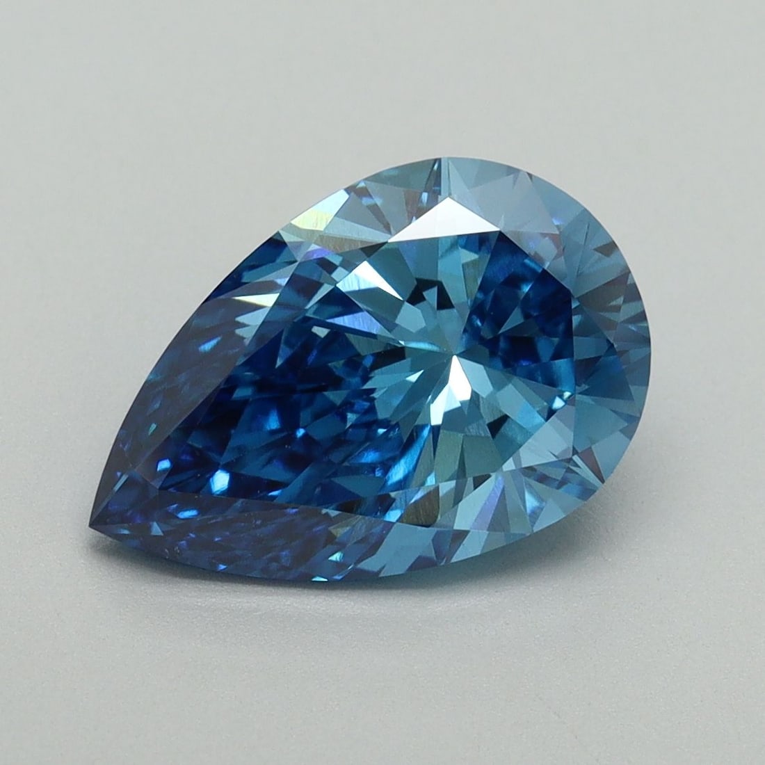 Loose Diamond - PEAR 3.0ct Fancy Vivid Blue VS2: Loose Diamond - PEAR 3.0ct Fancy Vivid Blue VS2 Source: This is a real non-mined Diamond that has been grown in a lab Shape: PEAR Carats: 3.0 Color: Fancy Vivid Blue Certification: IGI Video: