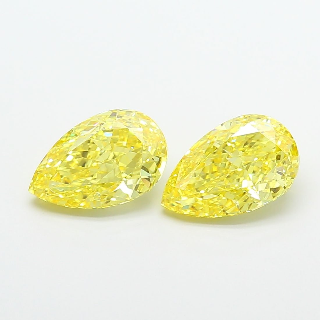 Loose Diamond - PEAR 3.04ct Fancy Vivid Yellow VS1: Loose Diamond - PEAR 3.04ct Fancy Vivid Yellow VS1 Source: This is a real non-mined Diamond that has been grown in a lab Shape: PEAR Carats: 3.04 Color: Fancy Vivid Yellow Certification: IGI Video: