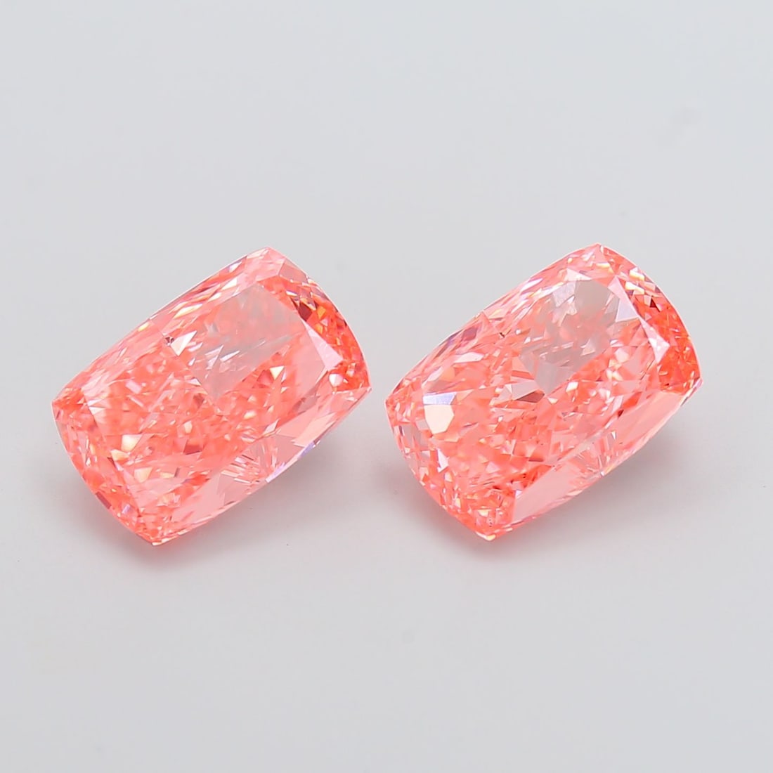 Loose Diamond - CUSHION MODIFIED 5.03ct Fancy Vivid Pink VVS2 (1 of 1)