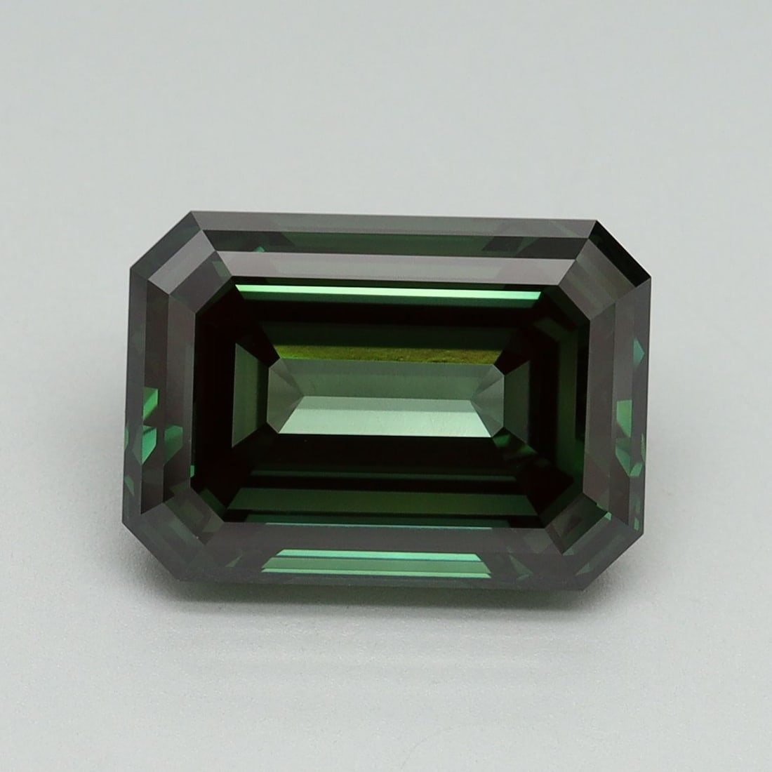 Loose Diamond - EMERALD 5.04ct Fancy Deep Green VVS2: Loose Diamond - EMERALD 5.04ct Fancy Deep Green VVS2 Source: This is a real non-mined Diamond that has been grown in a lab Shape: EMERALD Carats: 5.04 Color: Fancy Deep Green Certification: IGI Video: