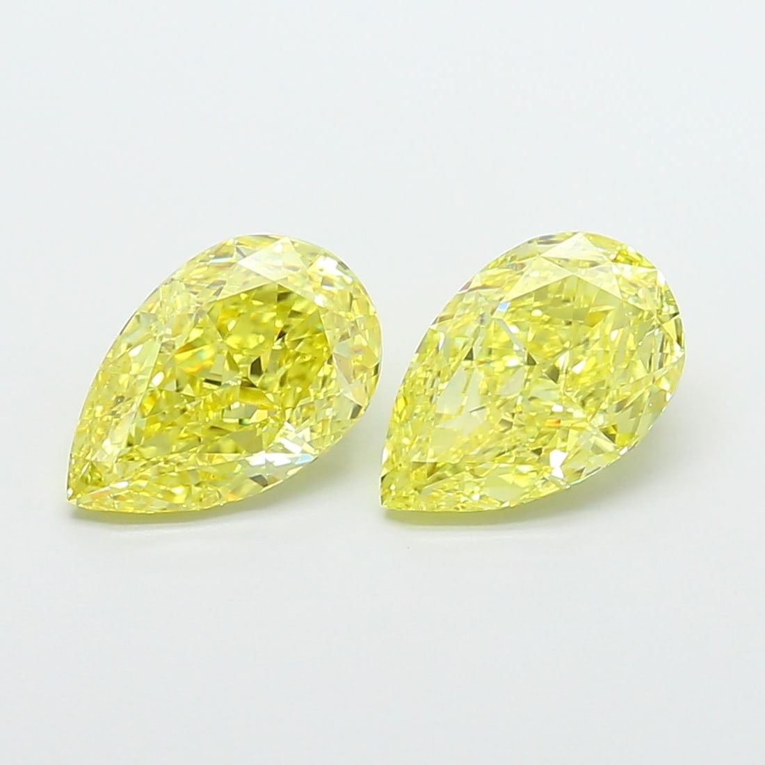 Loose Diamond - PEAR 2.54ct Fancy Vivid Yellow VS1: Loose Diamond - PEAR 2.54ct Fancy Vivid Yellow VS1 Source: This is a real non-mined Diamond that has been grown in a lab Shape: PEAR Carats: 2.54 Color: Fancy Vivid Yellow Certification: IGI Video: