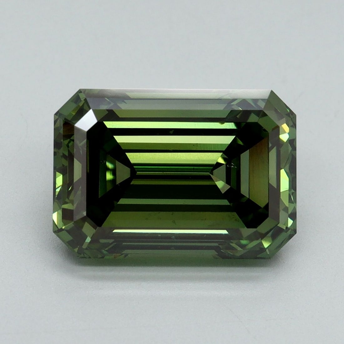 Loose Diamond - EMERALD 5.36ct Fancy Vivid Green VS2: Loose Diamond - EMERALD 5.36ct Fancy Vivid Green VS2 Source: This is a real non-mined Diamond that has been grown in a lab Shape: EMERALD Carats: 5.36 Color: Fancy Vivid Green Certification: IGI Video