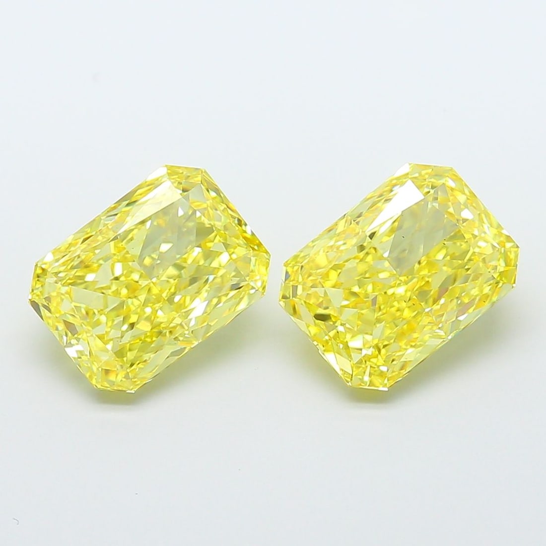 Loose Diamond - RADIANT 5.01ct Fancy Vivid Yellow VS2: Loose Diamond - RADIANT 5.01ct Fancy Vivid Yellow VS2 Source: This is a real non-mined Diamond that has been grown in a lab Shape: RADIANT Carats: 5.01 Color: Fancy Vivid Yellow Certification: IGI Vid