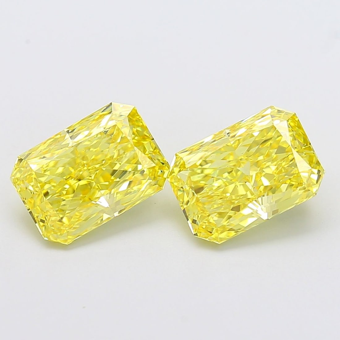 Loose Diamond - RADIANT 3.38ct Fancy Vivid Yellow VS2: Loose Diamond - RADIANT 3.38ct Fancy Vivid Yellow VS2 Source: This is a real non-mined Diamond that has been grown in a lab Shape: RADIANT Carats: 3.38 Color: Fancy Vivid Yellow Certification: IGI Vid