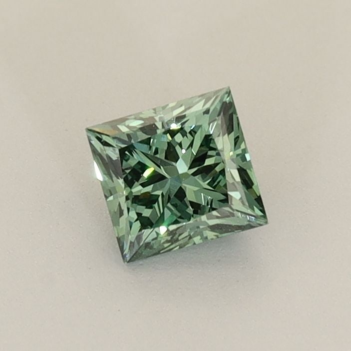 Loose Diamond - PRINCESS 0.44ct Fancy Vivid Green VVS2: Loose Diamond - PRINCESS 0.44ct Fancy Vivid Green VVS2 Source: This is a real non-mined Diamond that has been grown in a lab Shape: PRINCESS Carats: 0.44 Color: Fancy Vivid Green Certification: IGI Vi